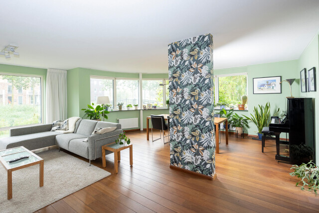 Woonkamer Houten beeld realisatie woonkamer